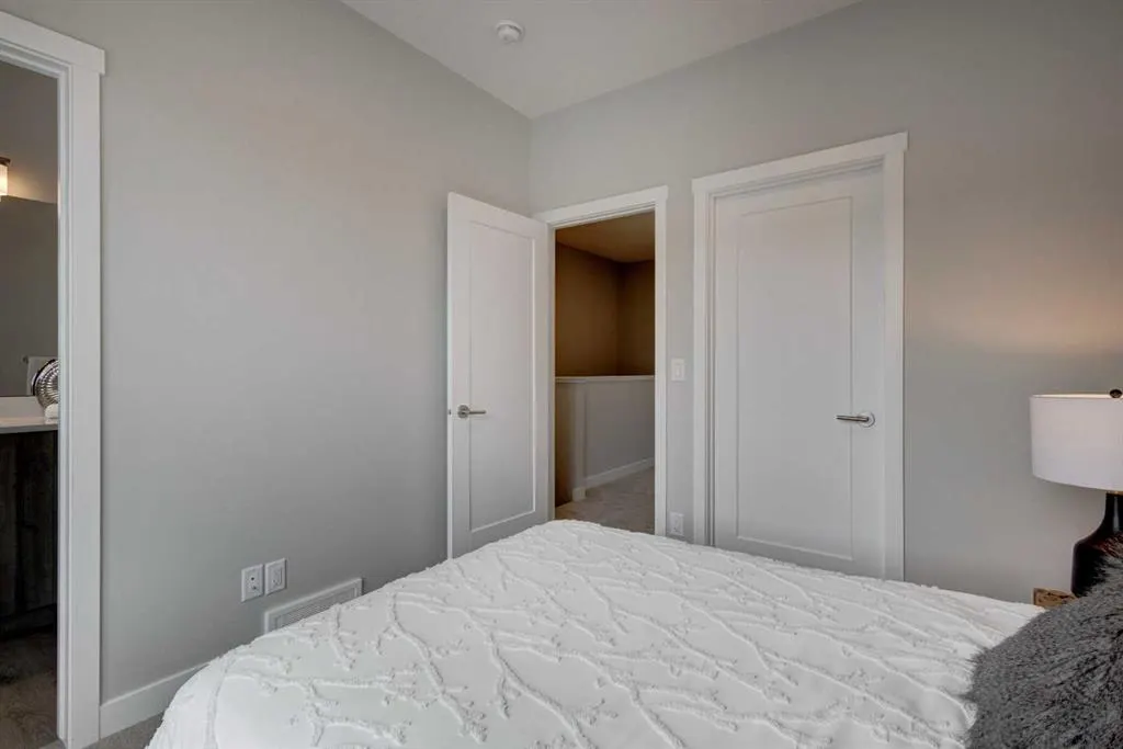212 Shawnee Square SW