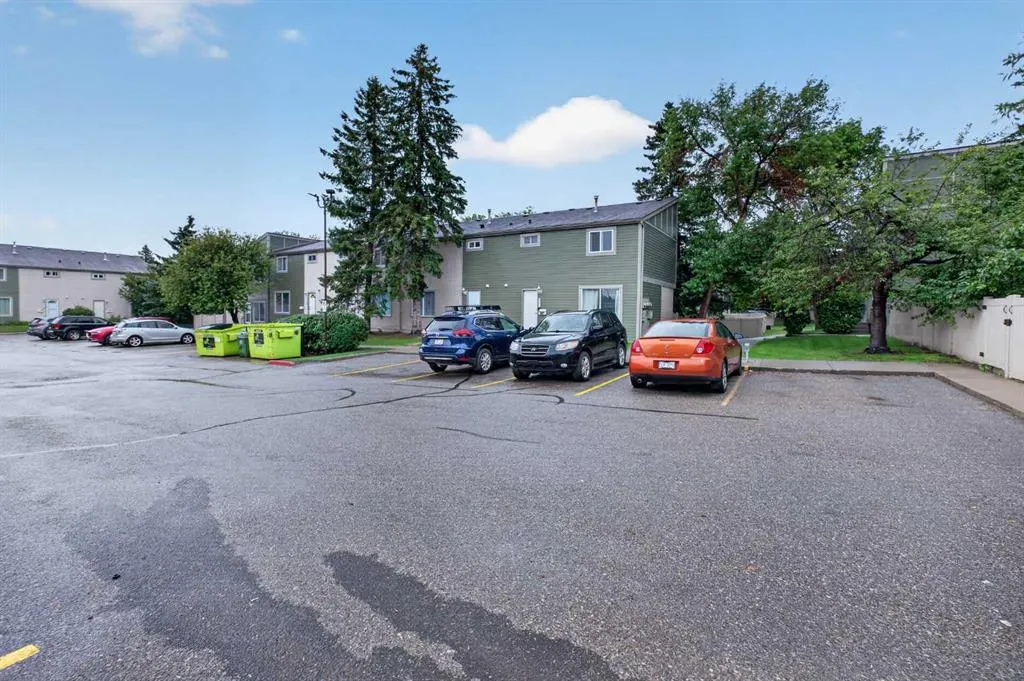 406 Blackthorn Road NE #442
