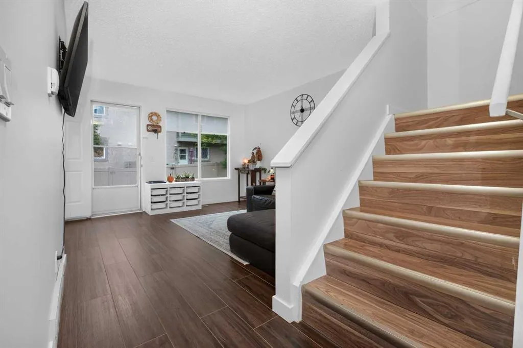 406 Blackthorn Road NE #442