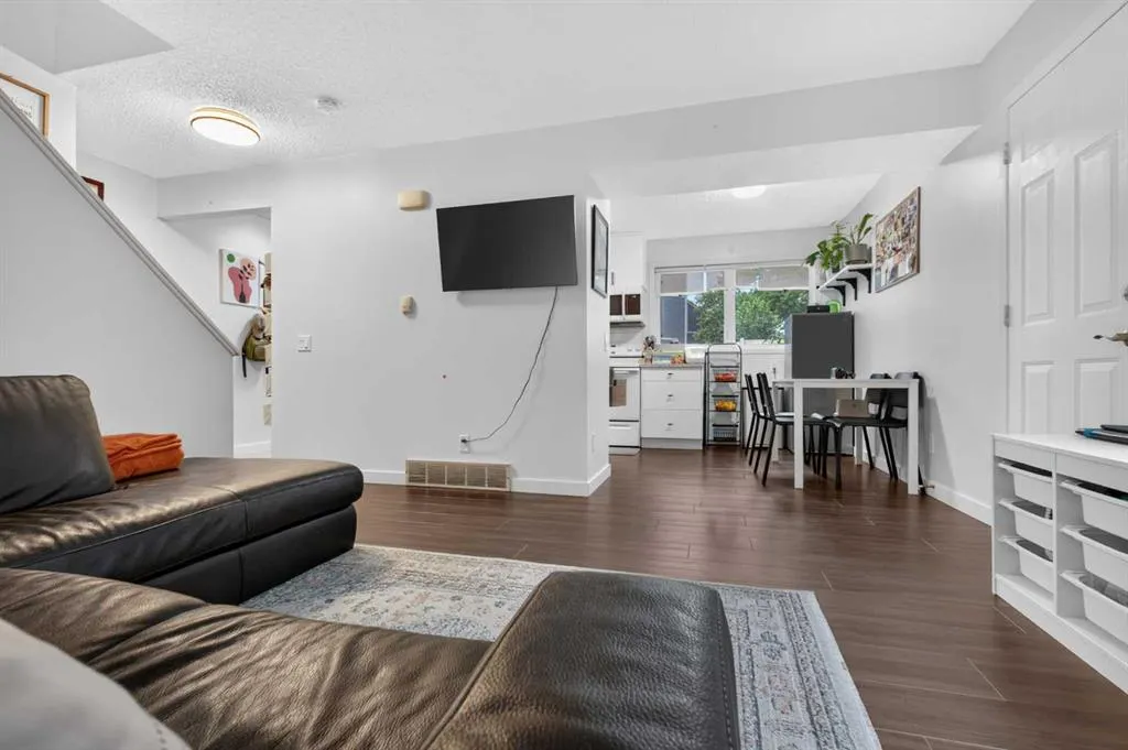 406 Blackthorn Road NE #442