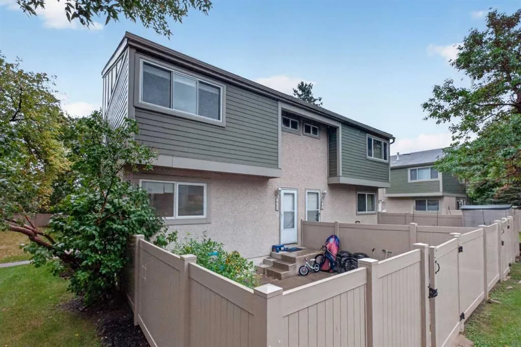 406 Blackthorn Road NE #442