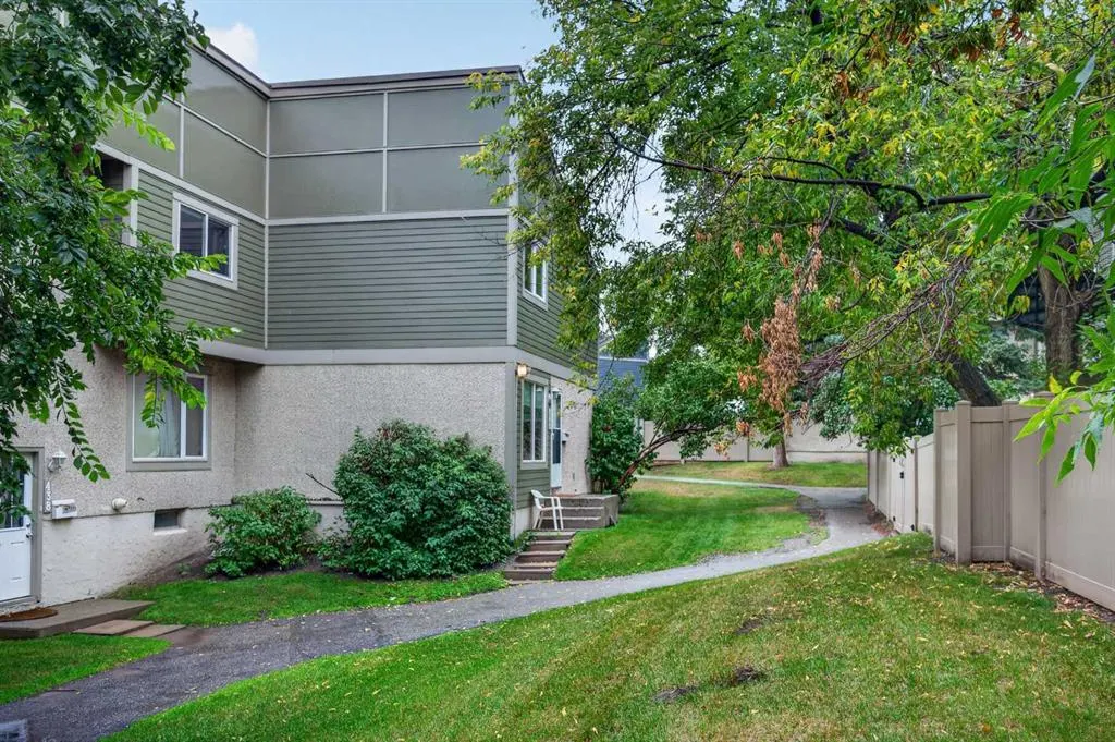 406 Blackthorn Road NE #442