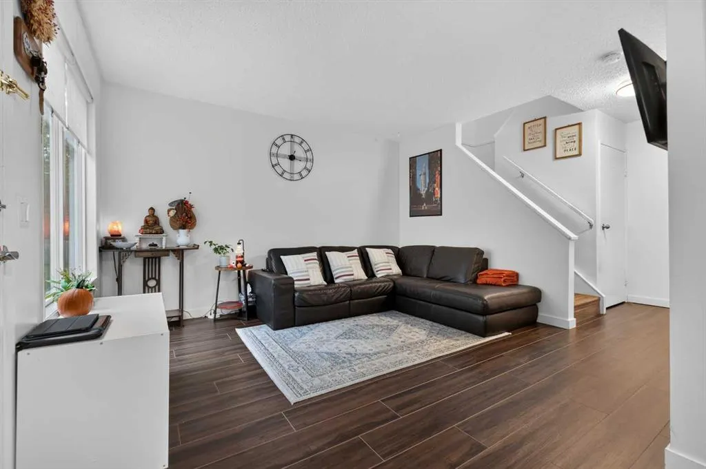 406 Blackthorn Road NE #442