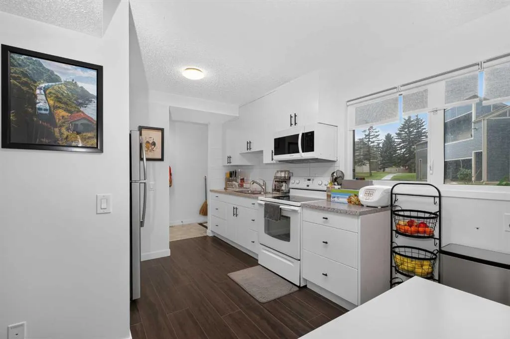 406 Blackthorn Road NE #442