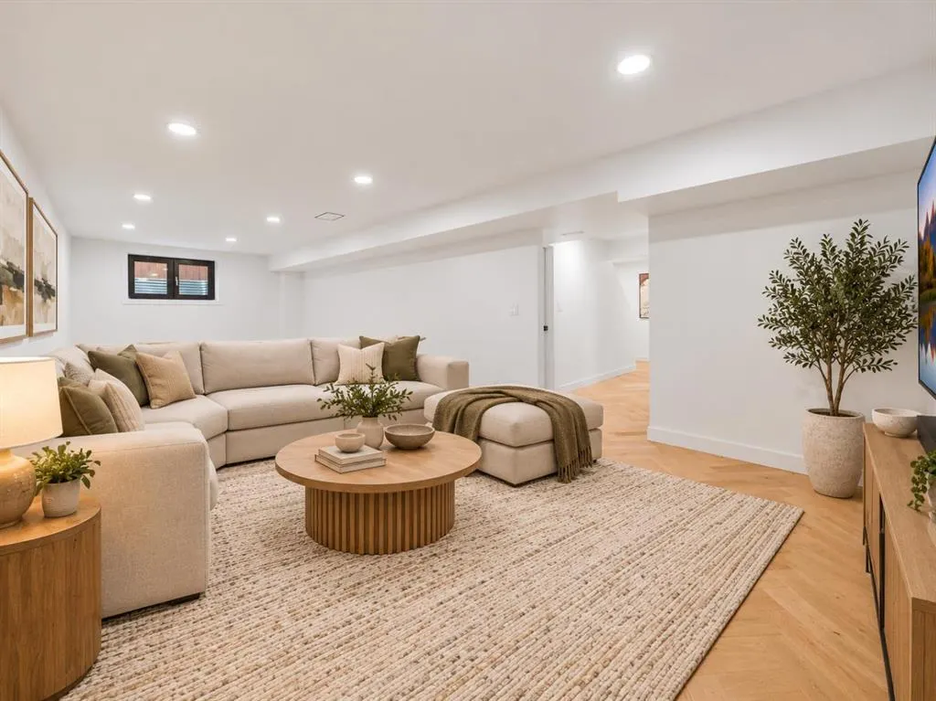 8 Strathlea Close SW