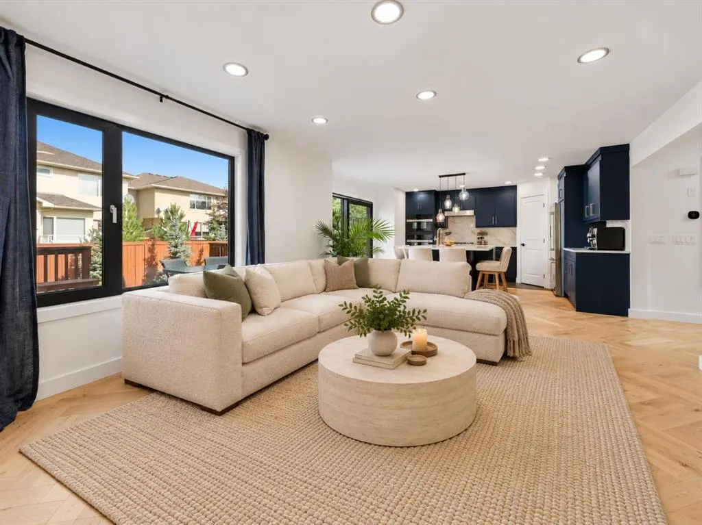 8 Strathlea Close SW