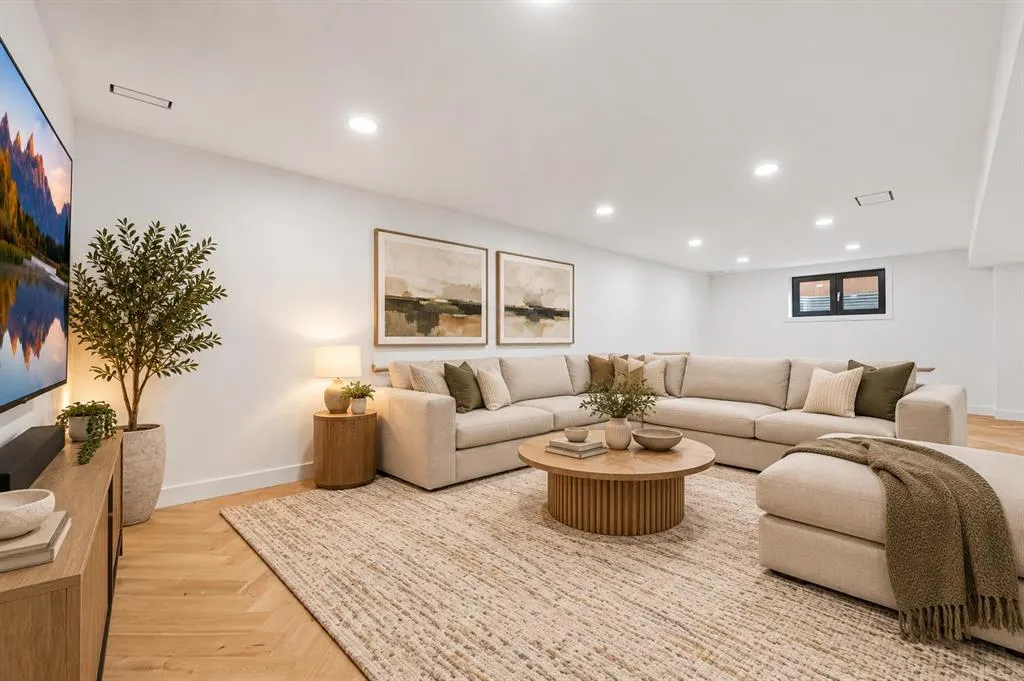 8 Strathlea Close SW