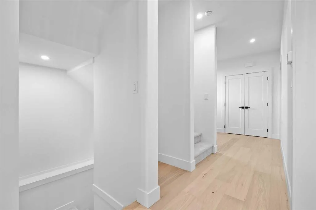 6 Strathmore Lakes Point