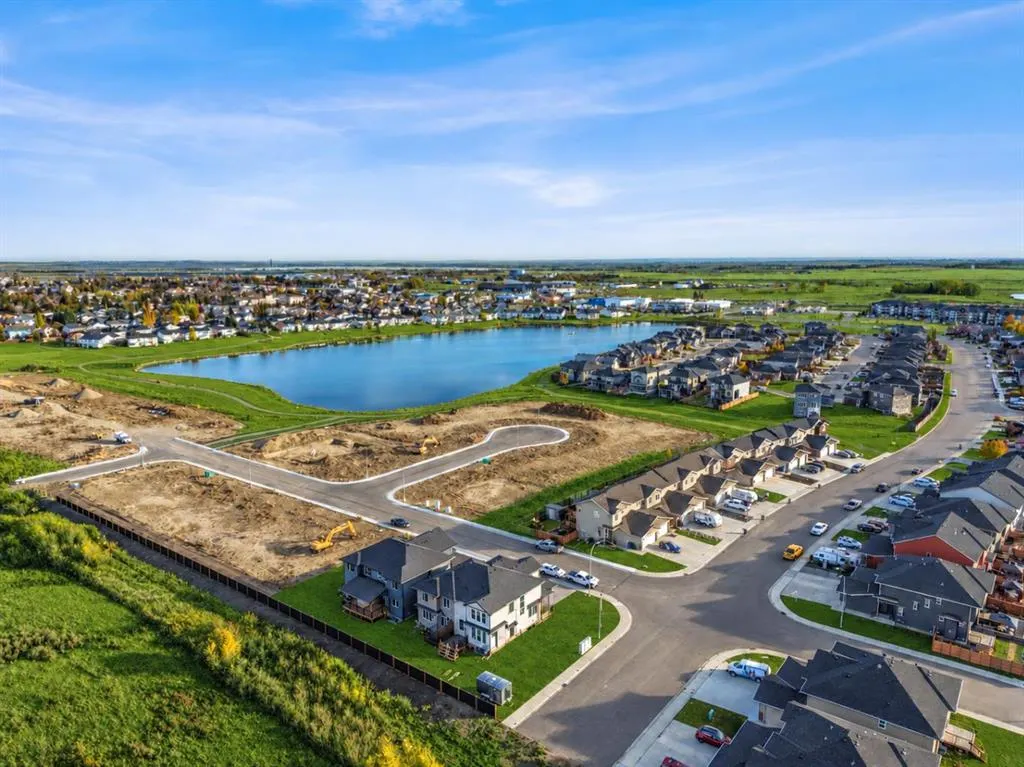 6 Strathmore Lakes Point
