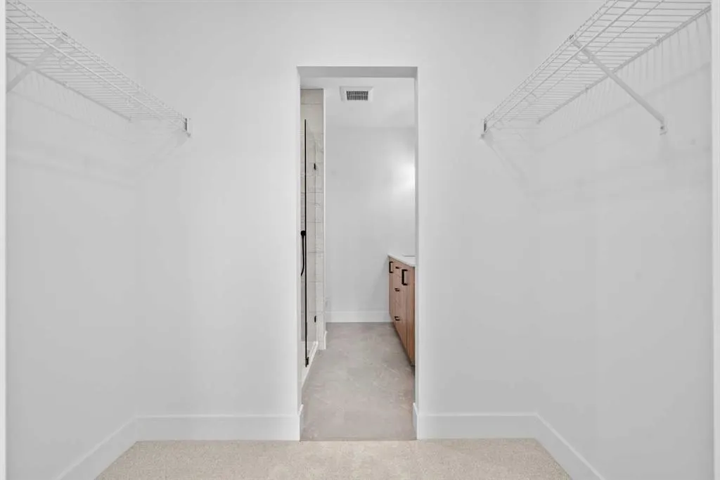 6 Strathmore Lakes Point