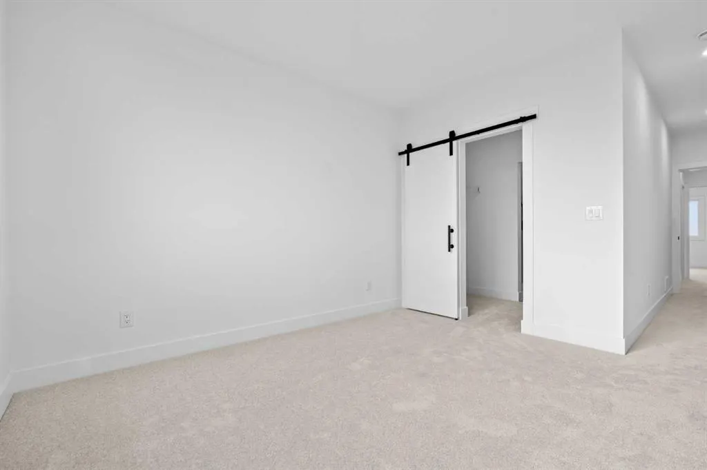6 Strathmore Lakes Point