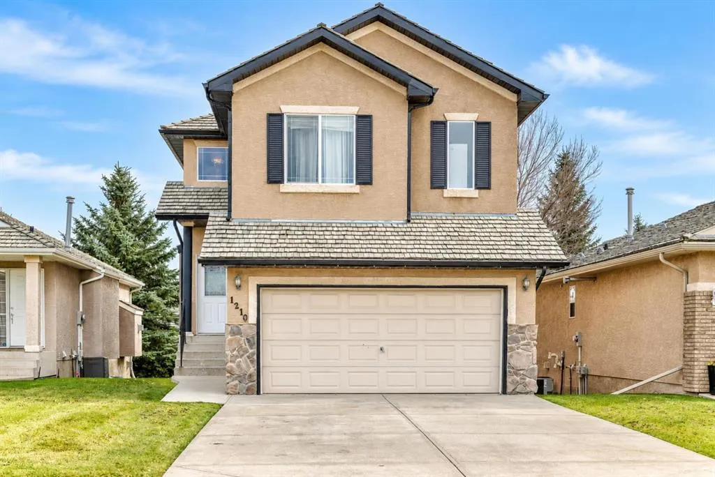 1210 Harvest Hills Drive NE