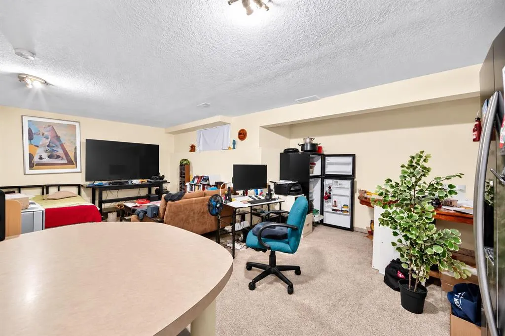 1210 Harvest Hills Drive NE