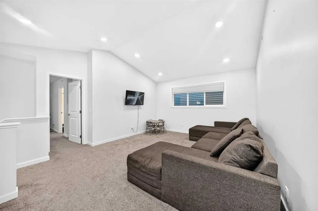 46 Lucas Heights NW