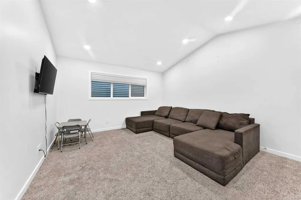 46 Lucas Heights NW