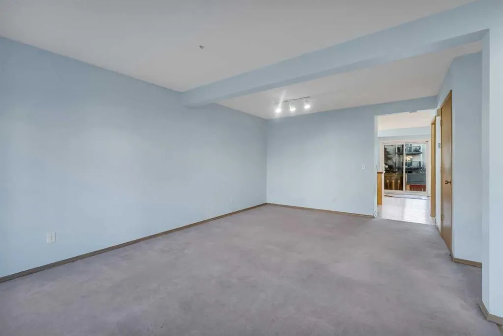 350 Arbour Grove Close NW