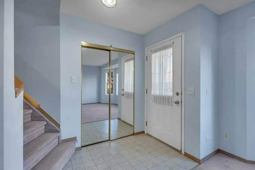 350 Arbour Grove Close NW