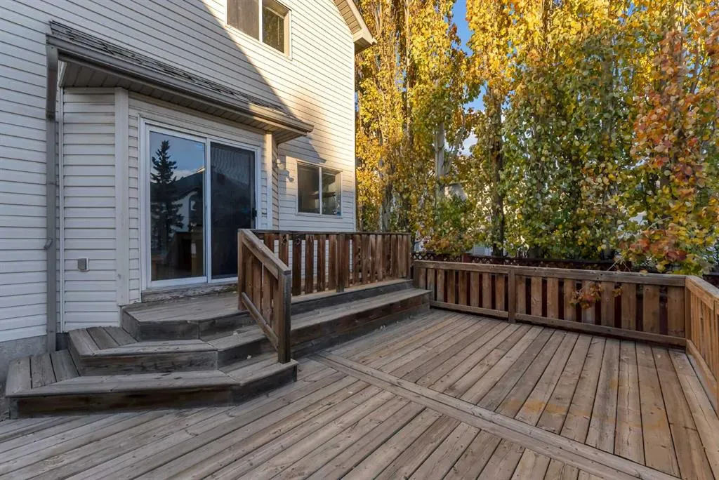 350 Arbour Grove Close NW