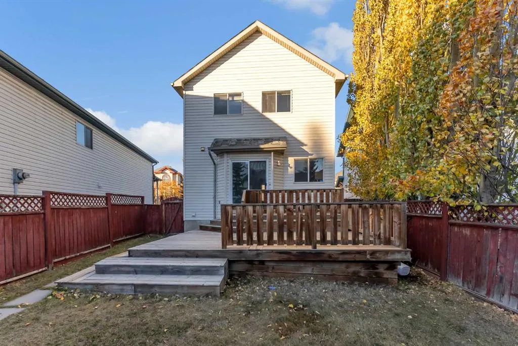 350 Arbour Grove Close NW