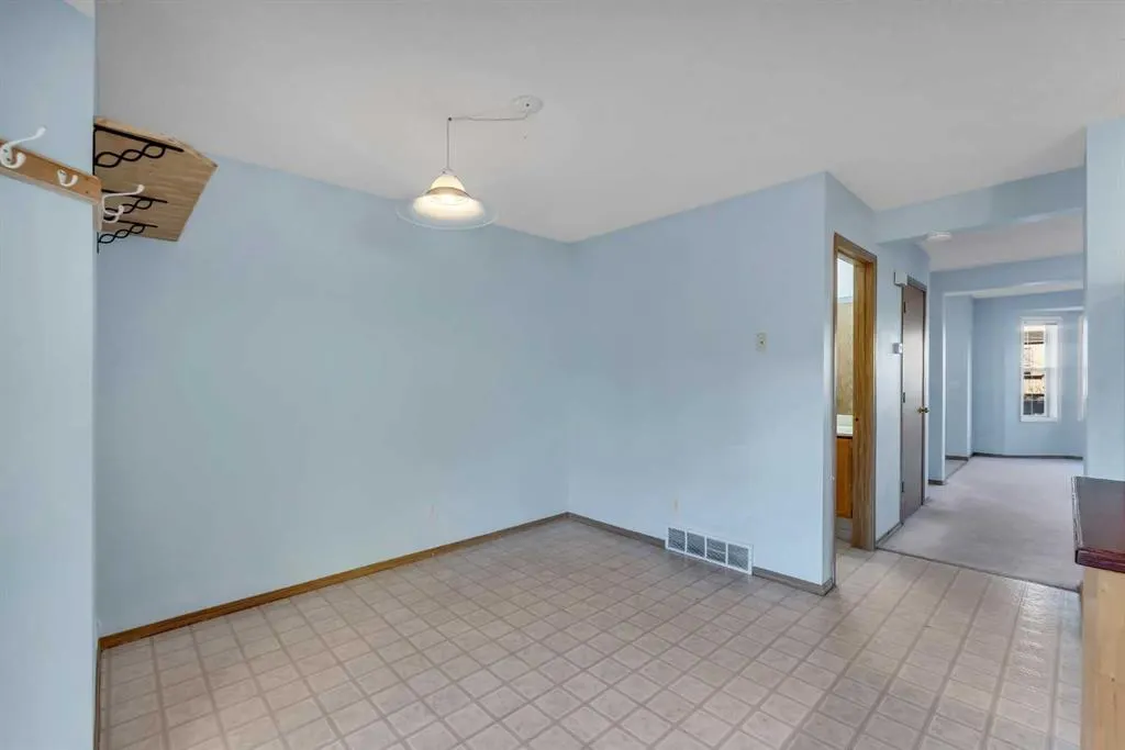350 Arbour Grove Close NW