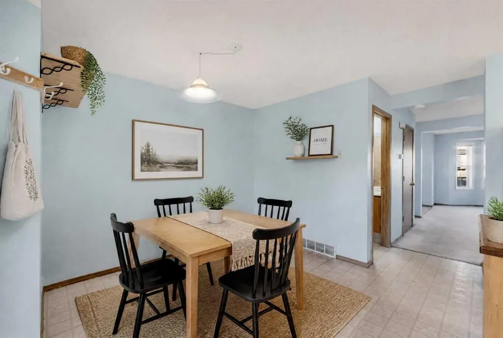 350 Arbour Grove Close NW