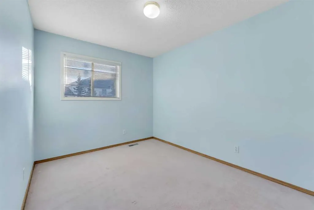 350 Arbour Grove Close NW