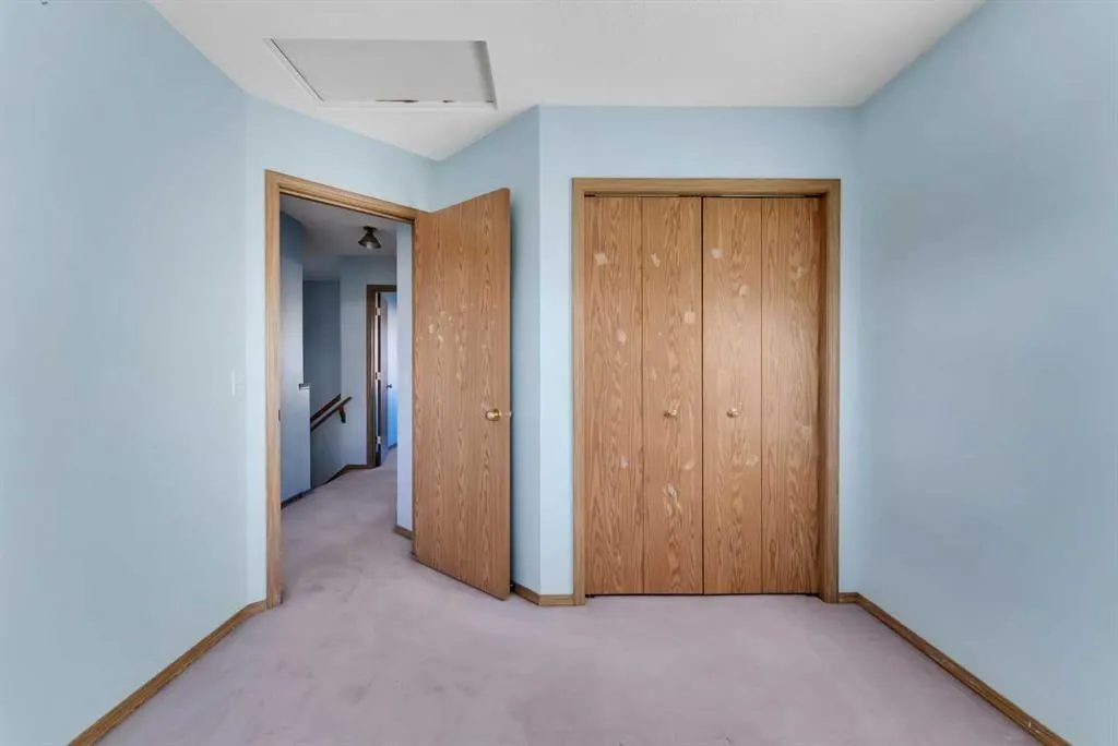 350 Arbour Grove Close NW