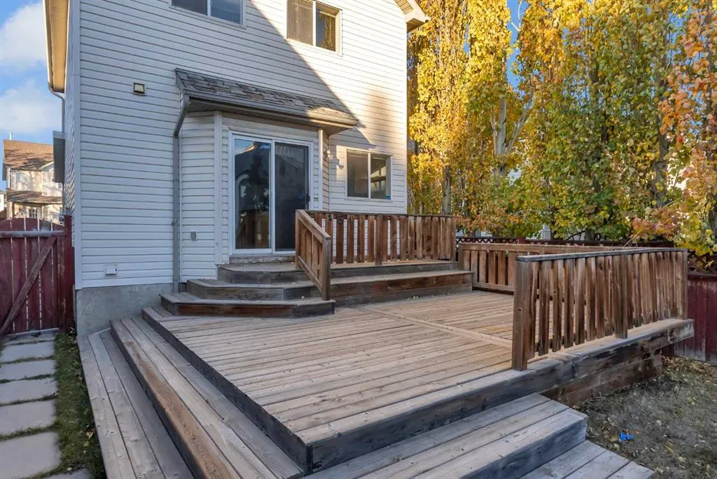 350 Arbour Grove Close NW