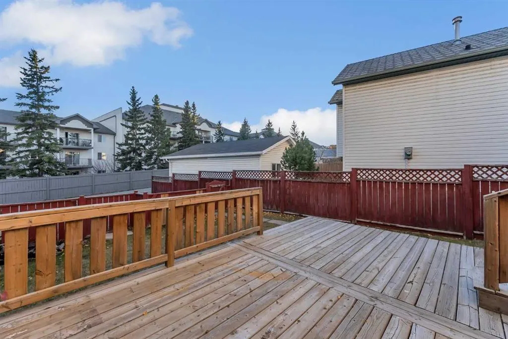 350 Arbour Grove Close NW