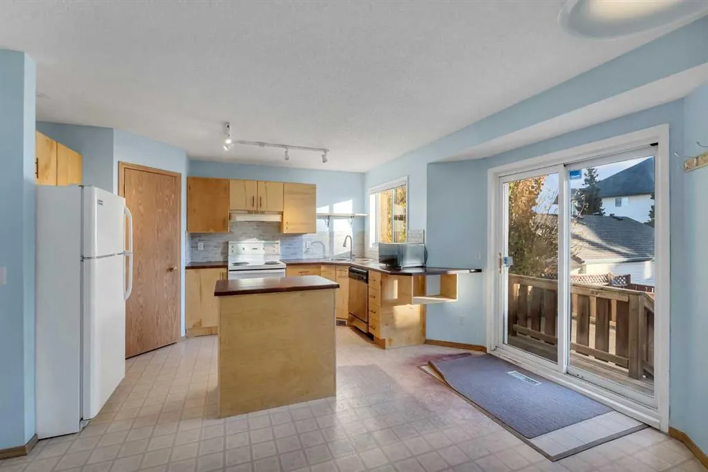 350 Arbour Grove Close NW