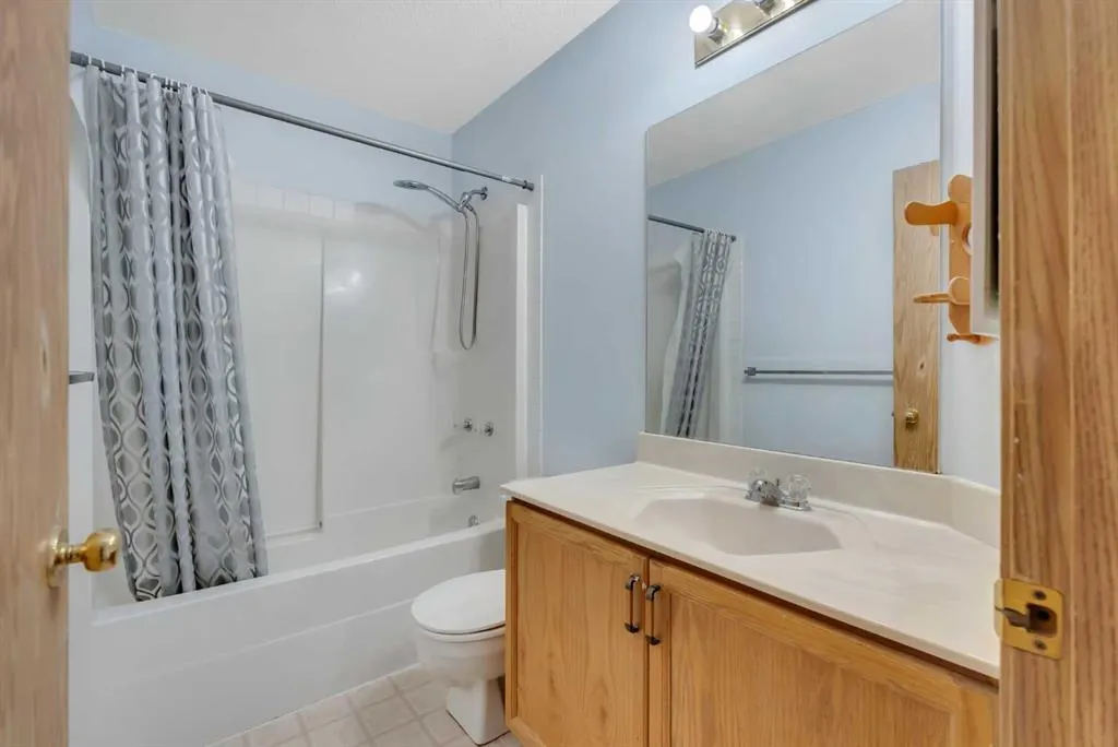 350 Arbour Grove Close NW