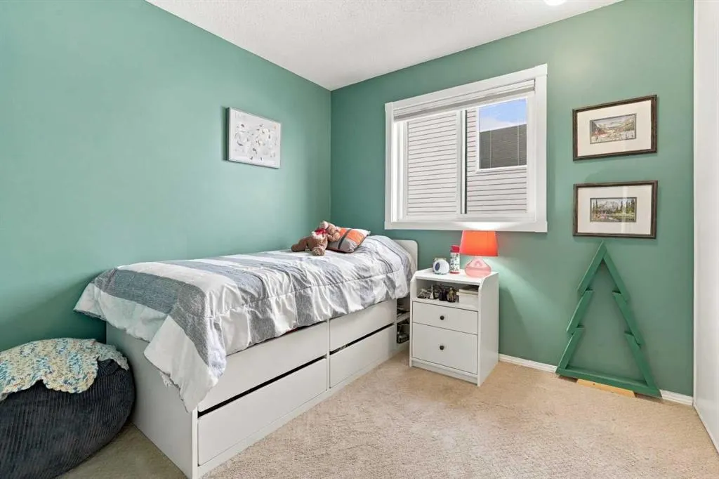 60 Hidden Green NW