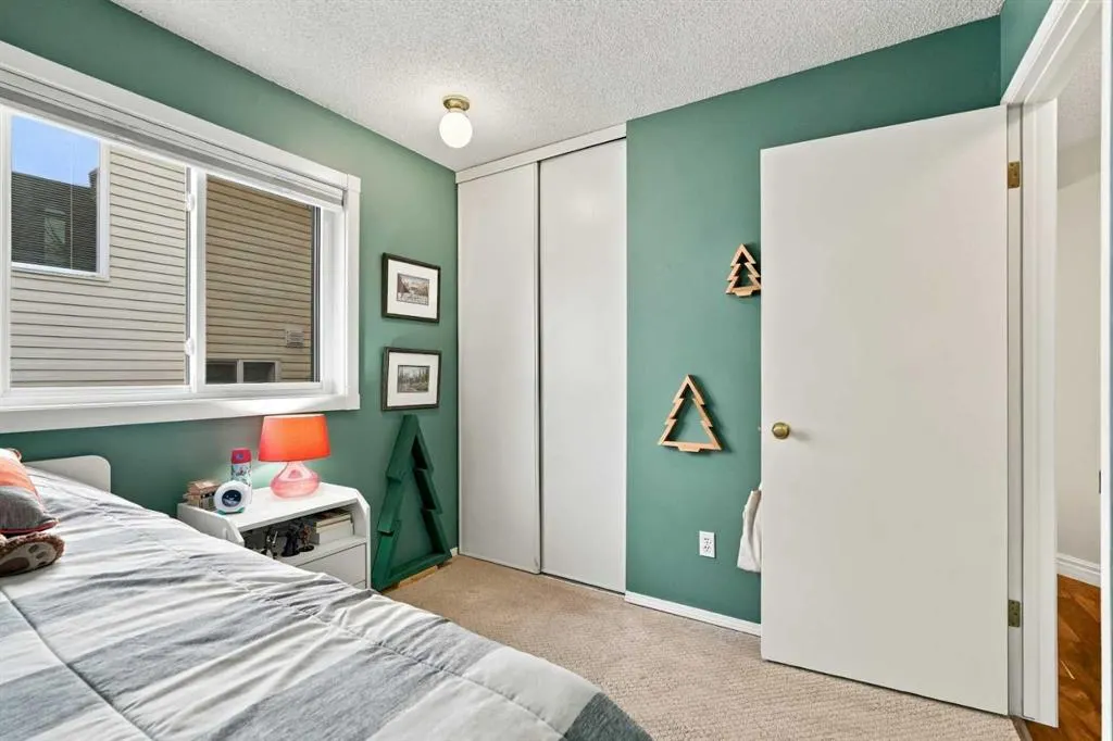 60 Hidden Green NW