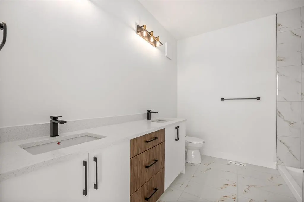 73 Topaz Place