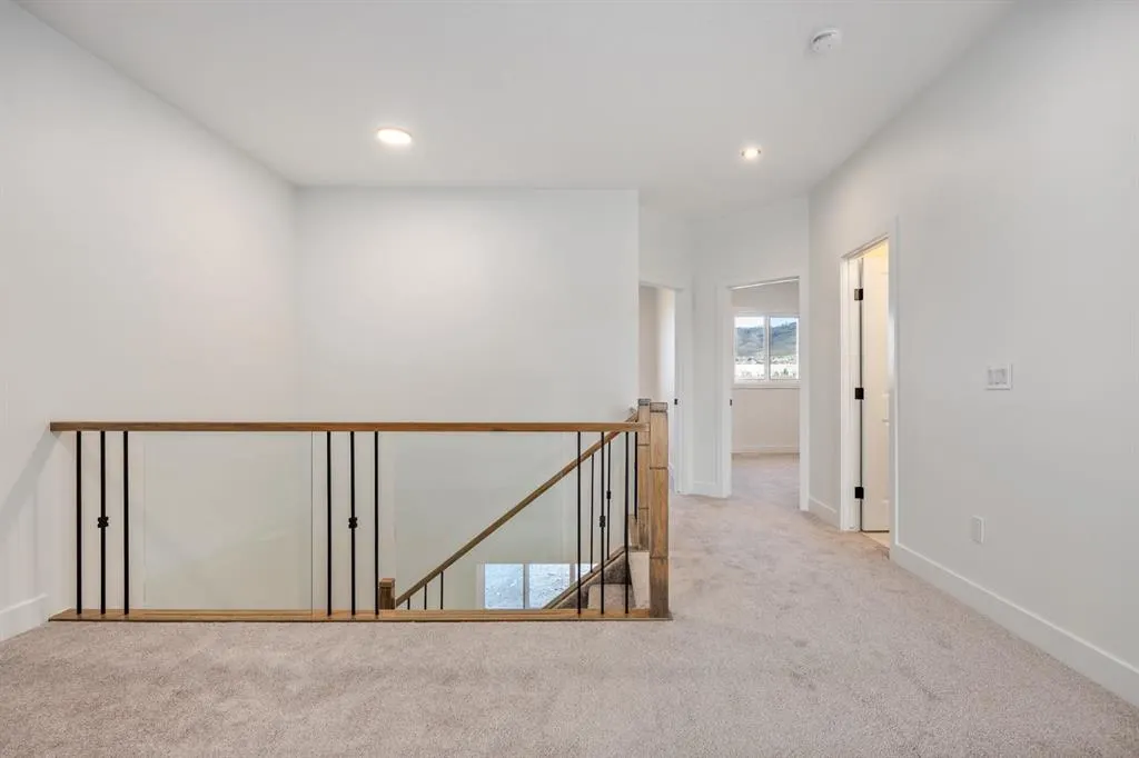 73 Topaz Place