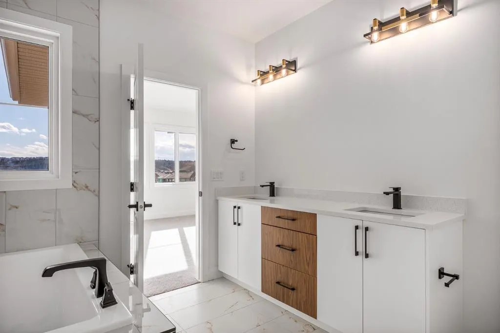 73 Topaz Place
