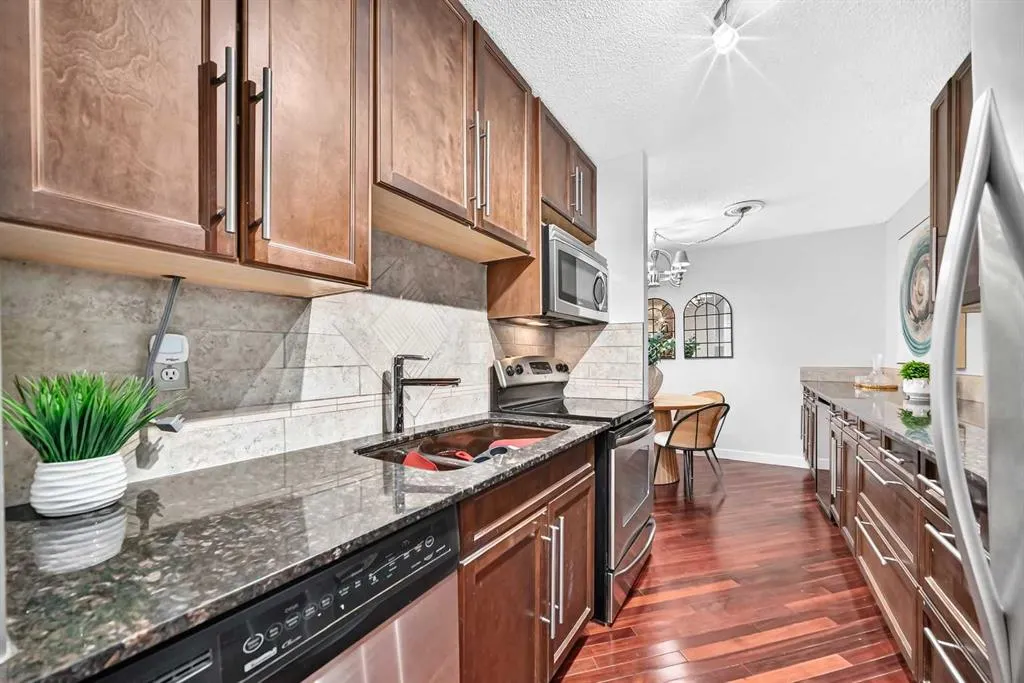 611 8 Avenue NE #204