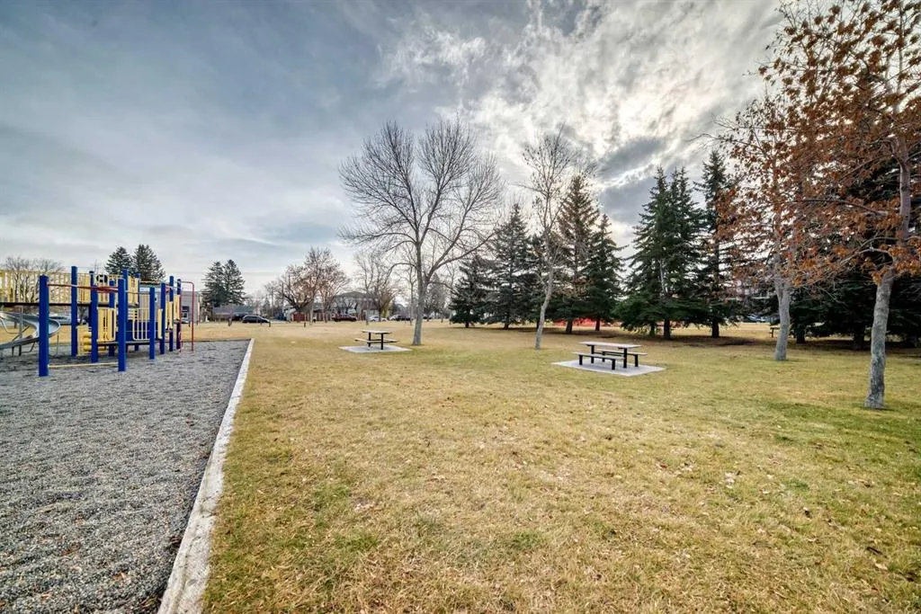 611 8 Avenue NE #204