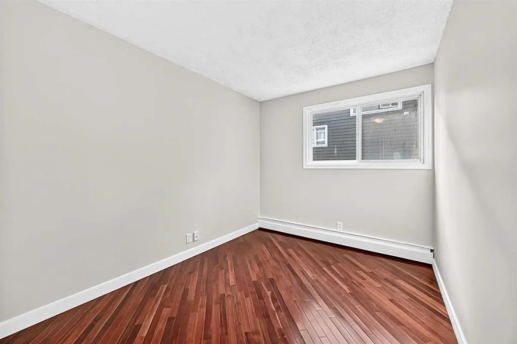 611 8 Avenue NE #204