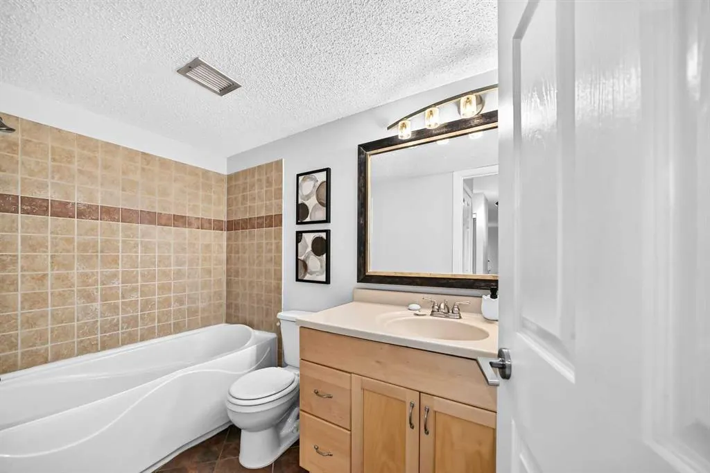 611 8 Avenue NE #204