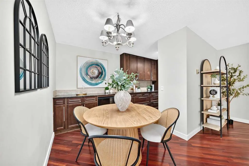 611 8 Avenue NE #204