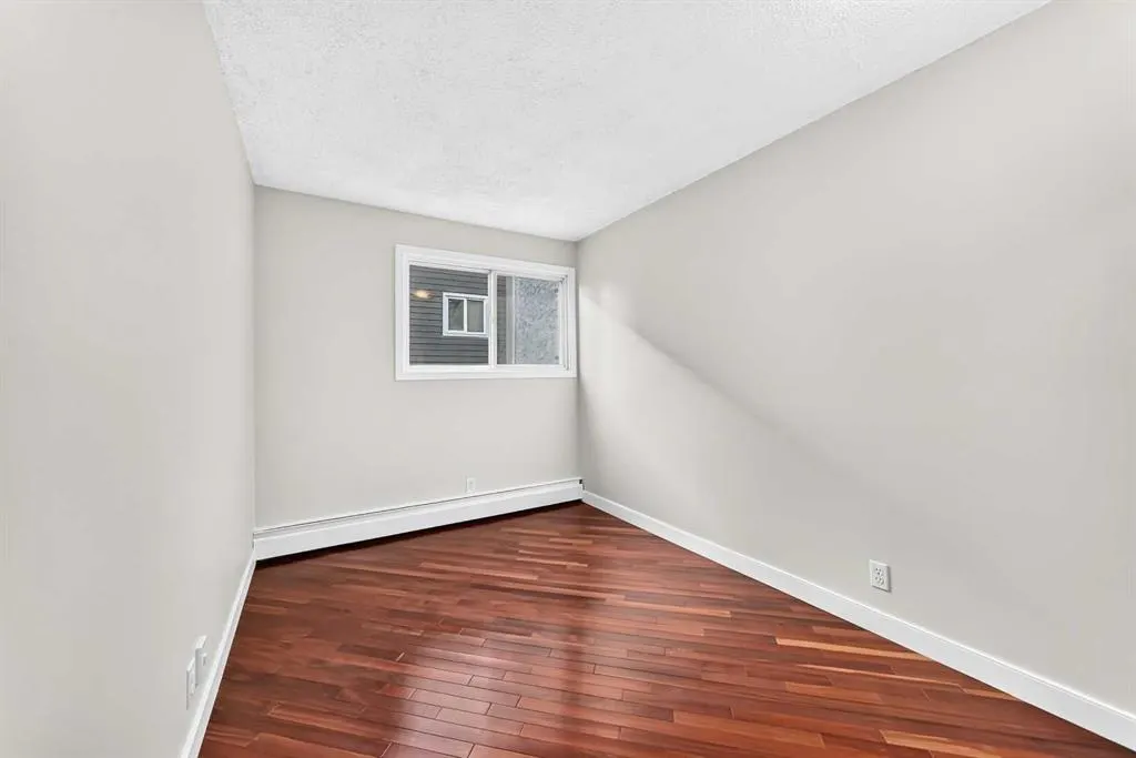 611 8 Avenue NE #204