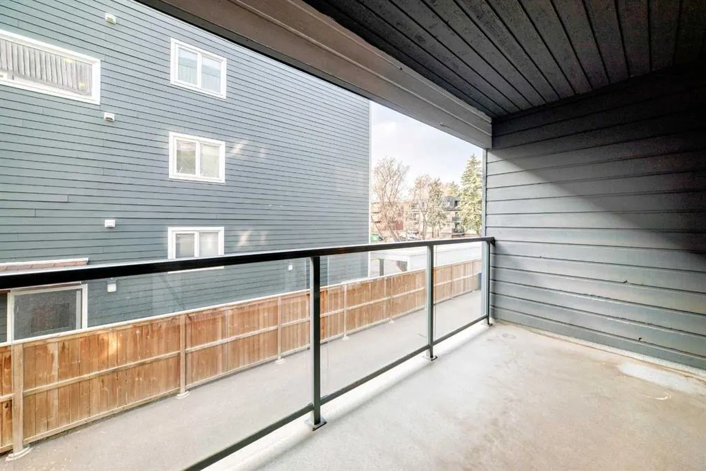 611 8 Avenue NE #204