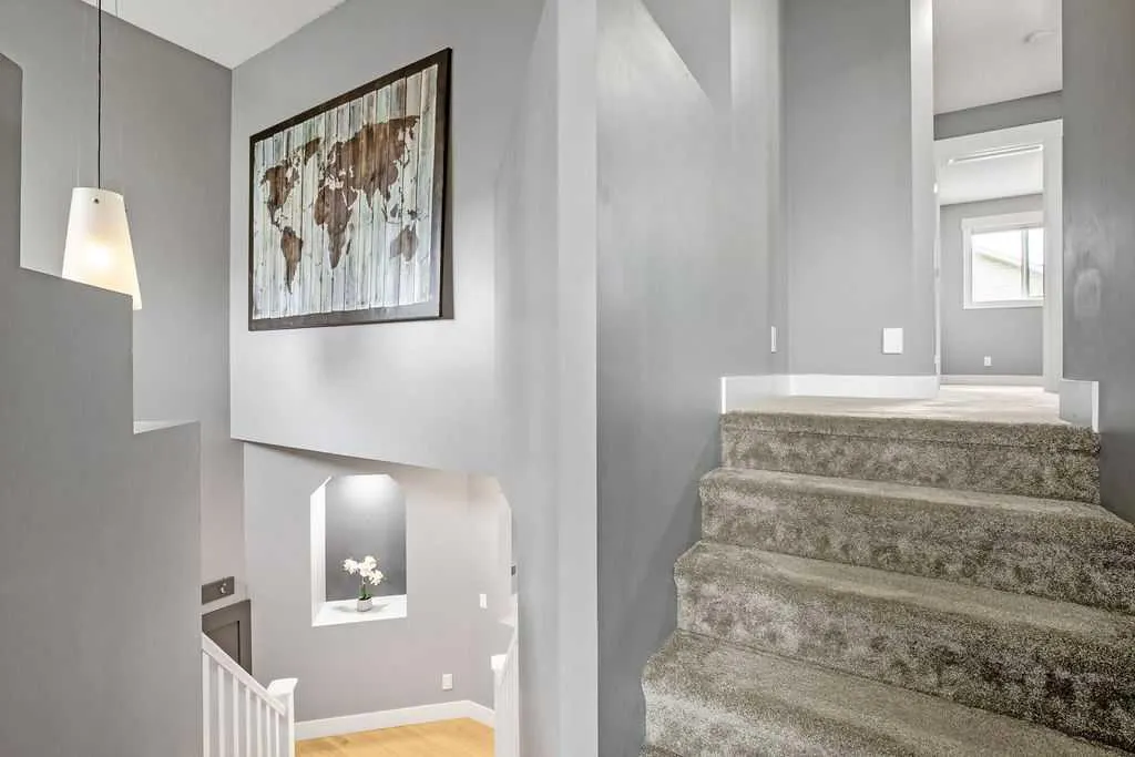195 Cranwell Crescent SE