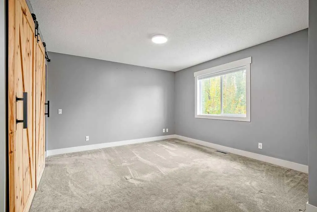 195 Cranwell Crescent SE