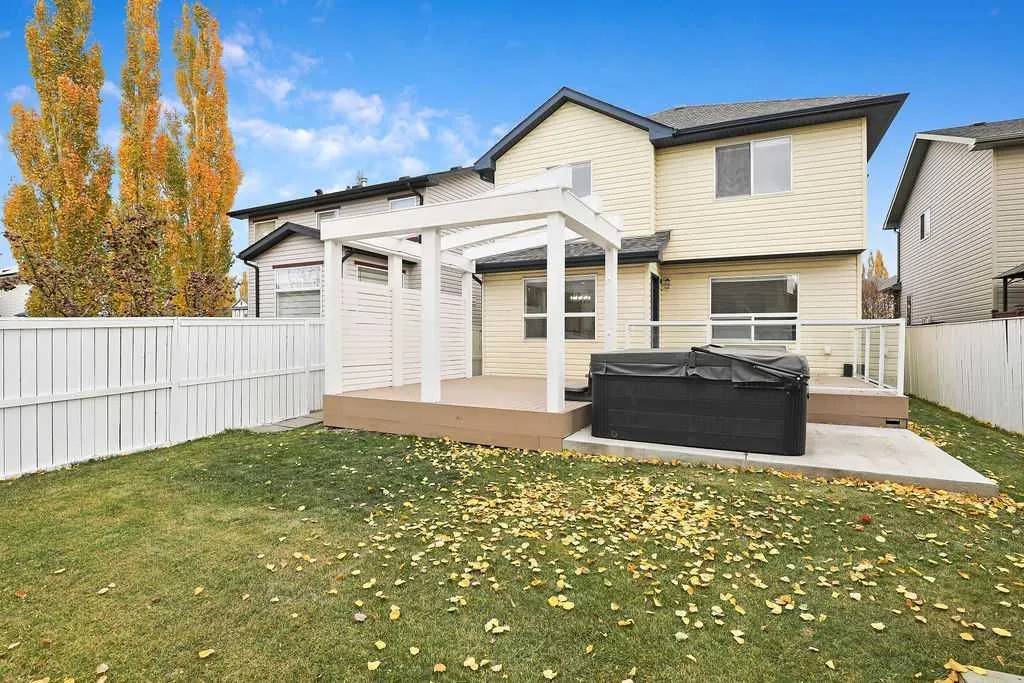 195 Cranwell Crescent SE