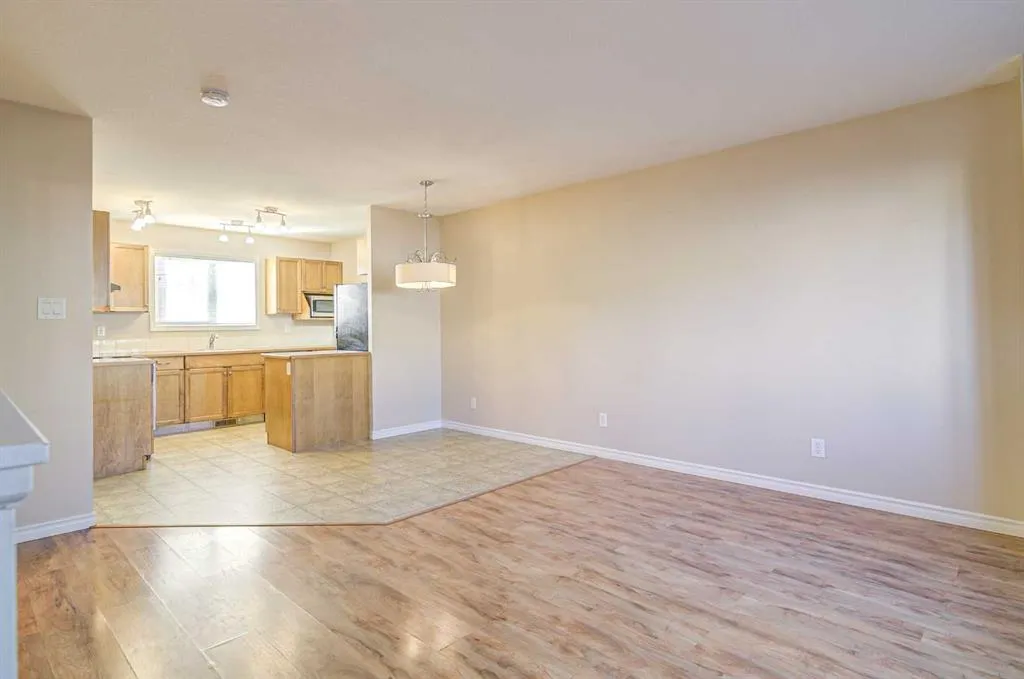 105 Silkstone Road W #2