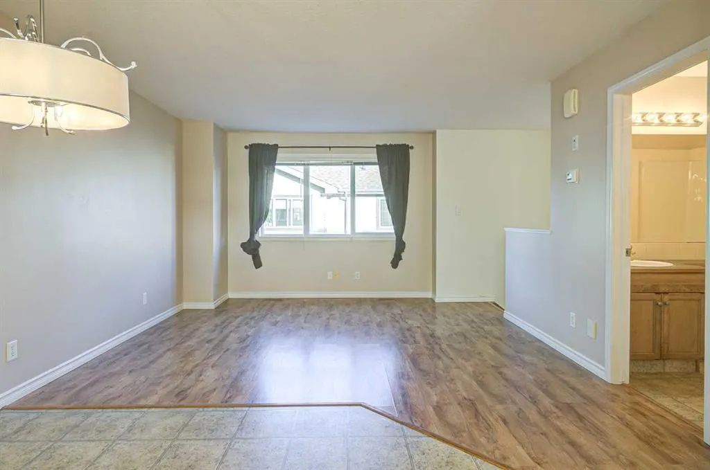 105 Silkstone Road W #2