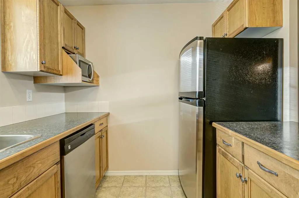 105 Silkstone Road W #2