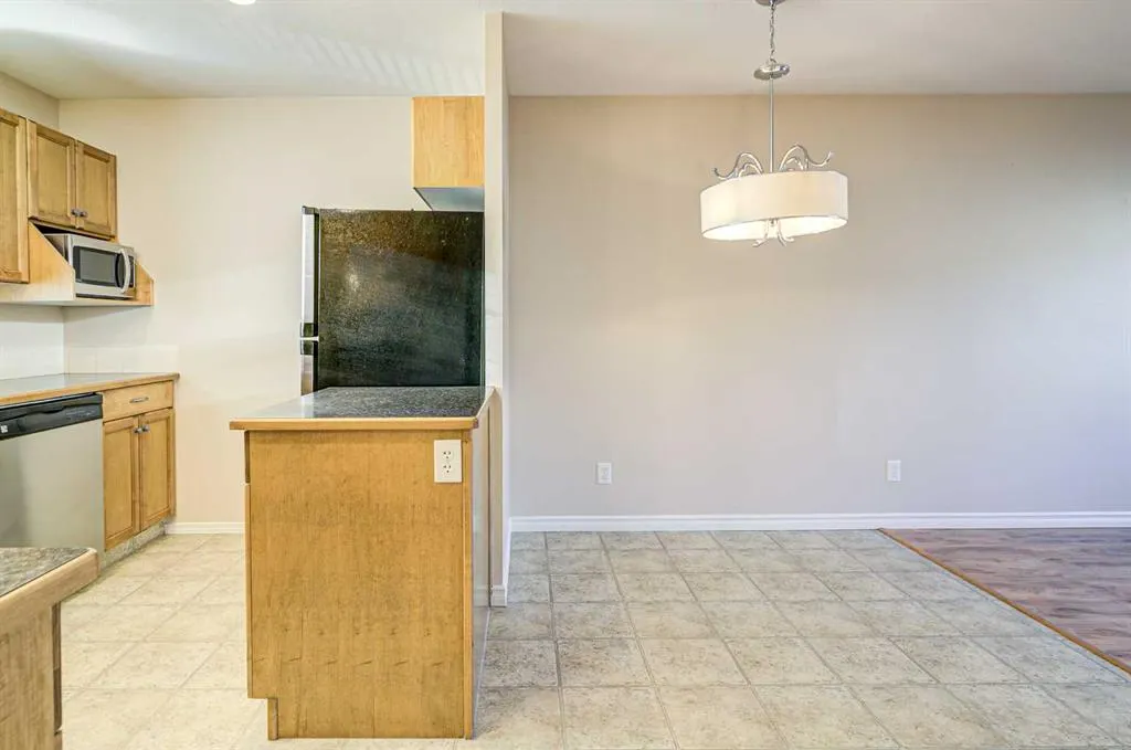 105 Silkstone Road W #2